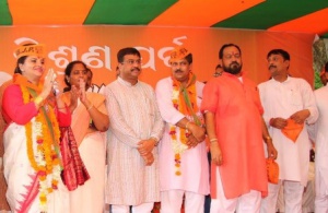 BJD and Congress leaders join BJP