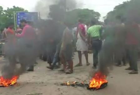 Locals block road again as forest officials are yet to trace sheep killers 