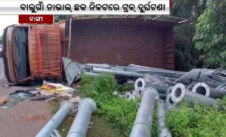 3 killed, 3 critical as pipe-laden truck overturns in Odisha