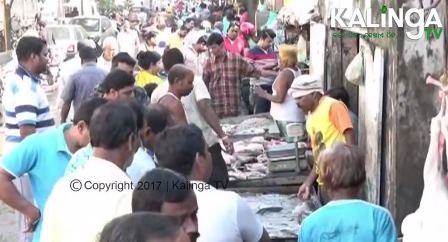 People make beelines at non-veg markets on Chhada Khai