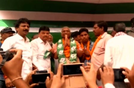 Former Bargarh BJP Prez Narayan Sahu joins BJD