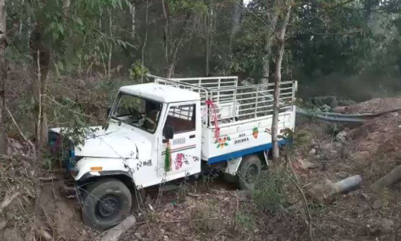 18 injured, 4 critical after pick-up van overturns in Gajapati - KalingaTV