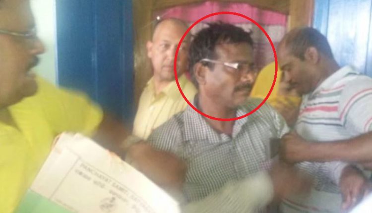 Vigilance arrests VLW on bribery charges in Odisha