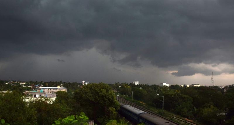 MeT Dept Issues Lightning, Thunderstorm Alert For 6 Odisha Districts