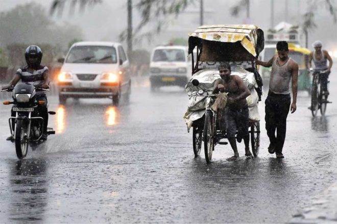 IMD Warns Of Heavy Rains In Kerala & TN; Navy, Air Force On Alert