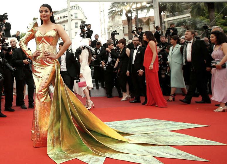 Aishwarya Rai Bachchan Dazzles In A Golden Outfit At Cannes 2019