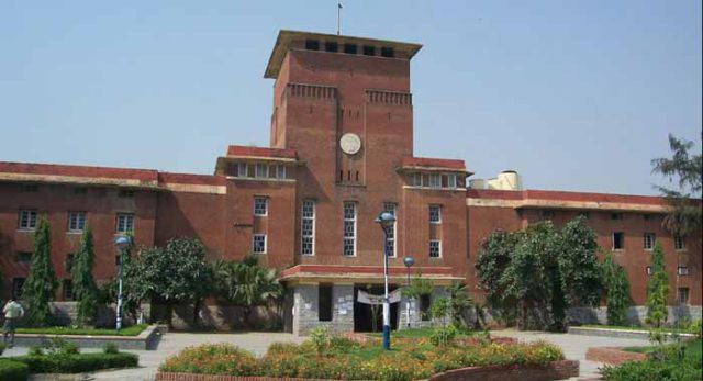 delhi university admission fee
