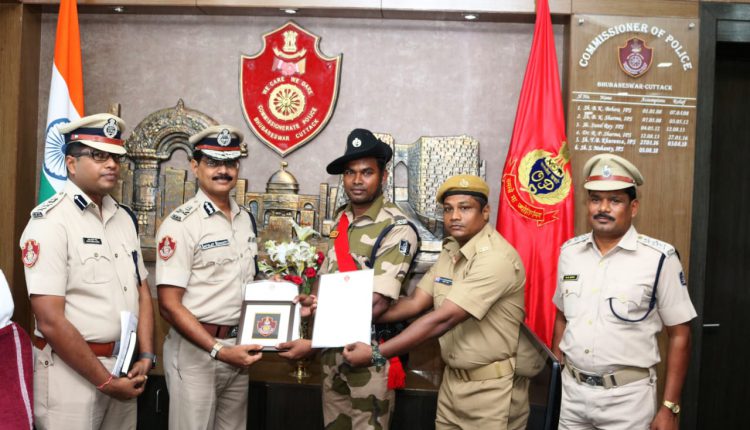 Two Police Personnel Felicitated For Saving The Life Of a Train Passenger