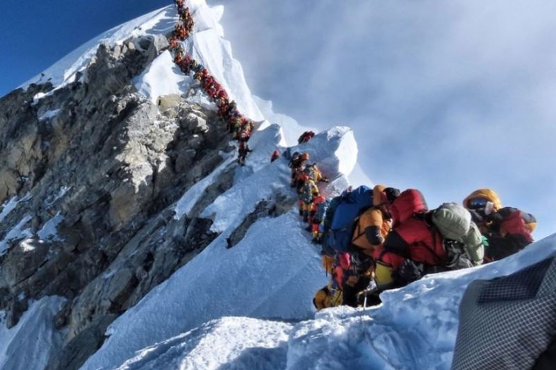 Nepal considers limiting access to Mount Everest