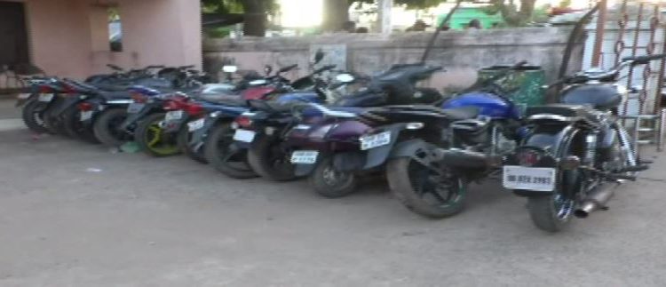 Police Busts Vehicle Lifting Gang In Pipili, Three Arrested
