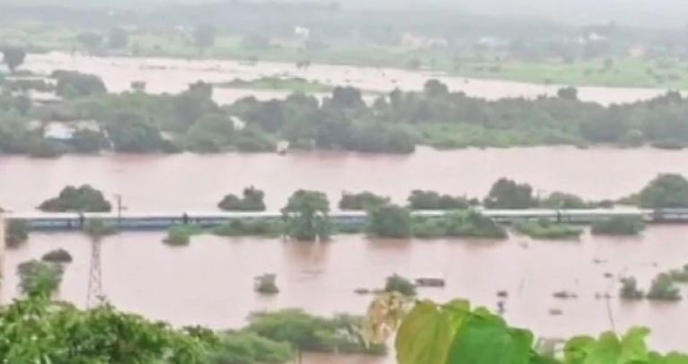 Mumbai Rains: Over 500 Passengers Rescued From Mahalaxmi Exp