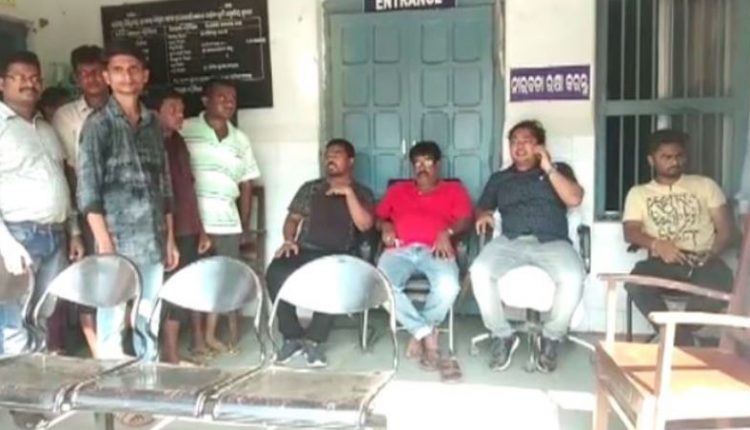 Drunken Youths Vandalise Hospital, Attack Doctor In Odisha’s Mayurbhanj