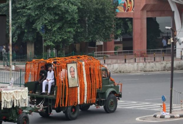 Final Journey: Arun Jaitley’s Mortal Remains Being Moved To Nigambodh Ghat