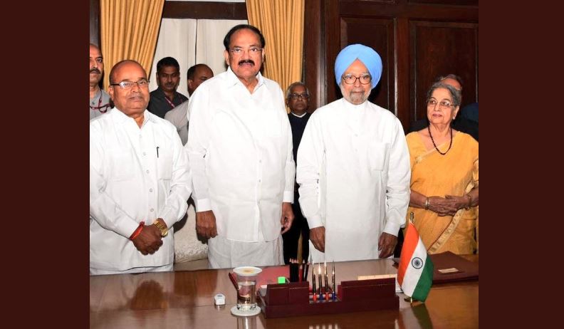 PM Manmohan Singh takes oath as member of Rajya Sabha