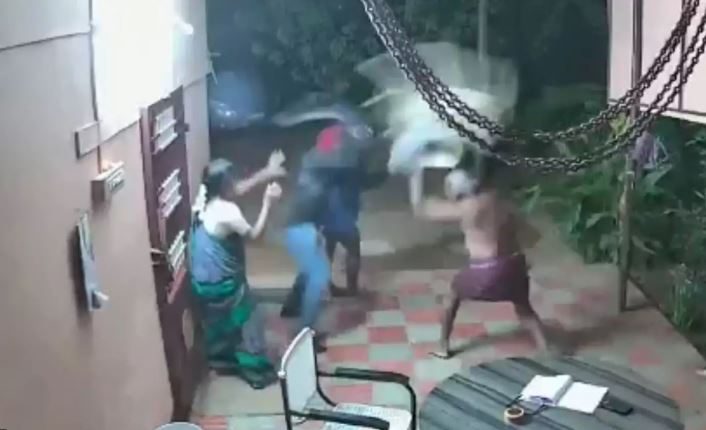 Video: Brave Elderly Couple Fight Off Armed Robbers In Tamil Nadu