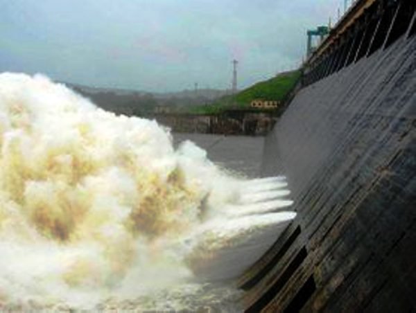 Hirakud dam closes gates