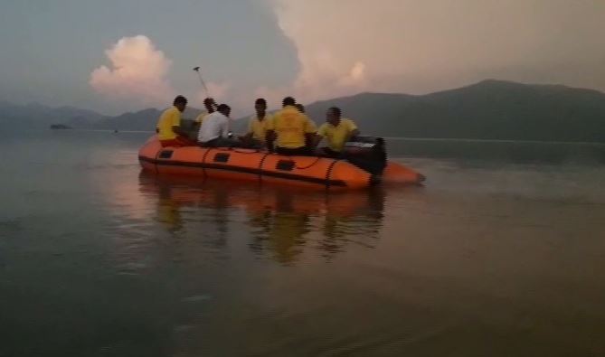 Boat washed away in River Mahanadi in odisha