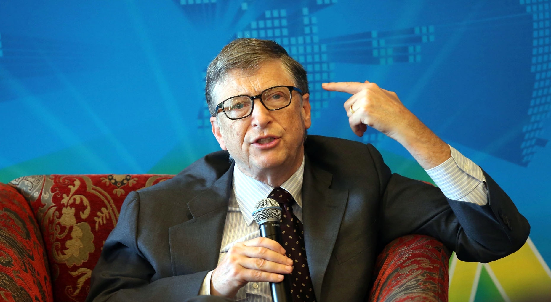 Bill Gates visits Health Ministry's Covid 'War Room'