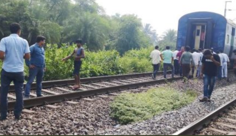 Bogies Of Visakha Express Detach In Odisha, No Harm To Passengers
