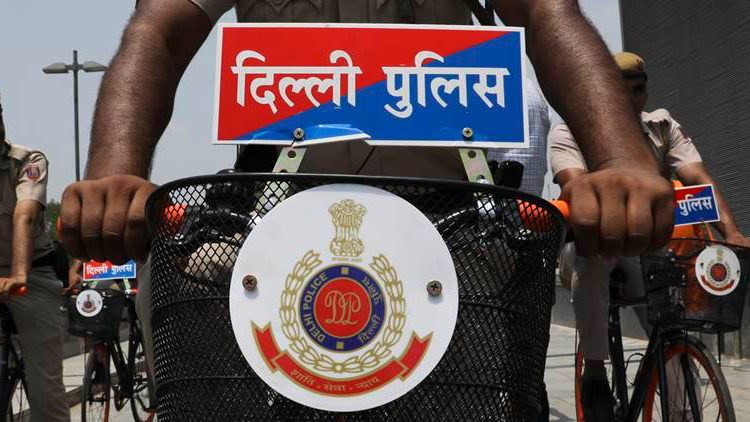 delhi police response to man asking to play cricket