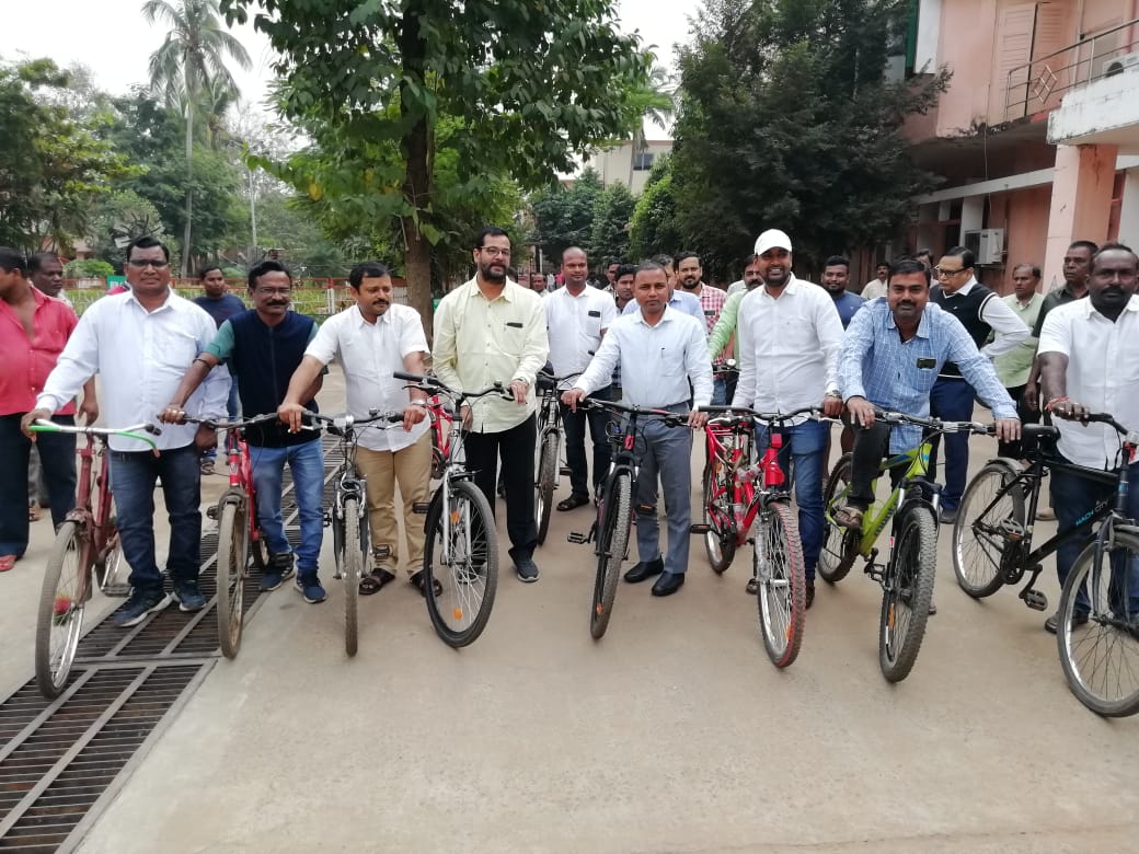 Civic Staffs Show The Green Way, Reach Office Through Cycles