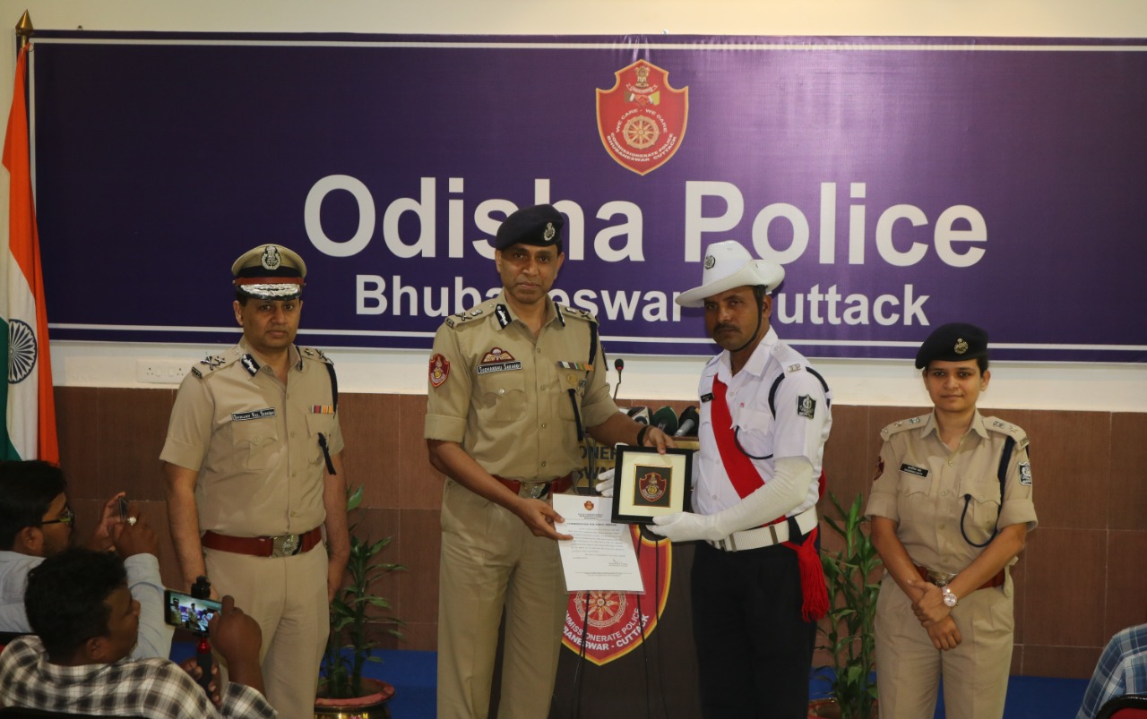 Police Commissioner Felicitates Havildar For Saving Lives Of Four Persons