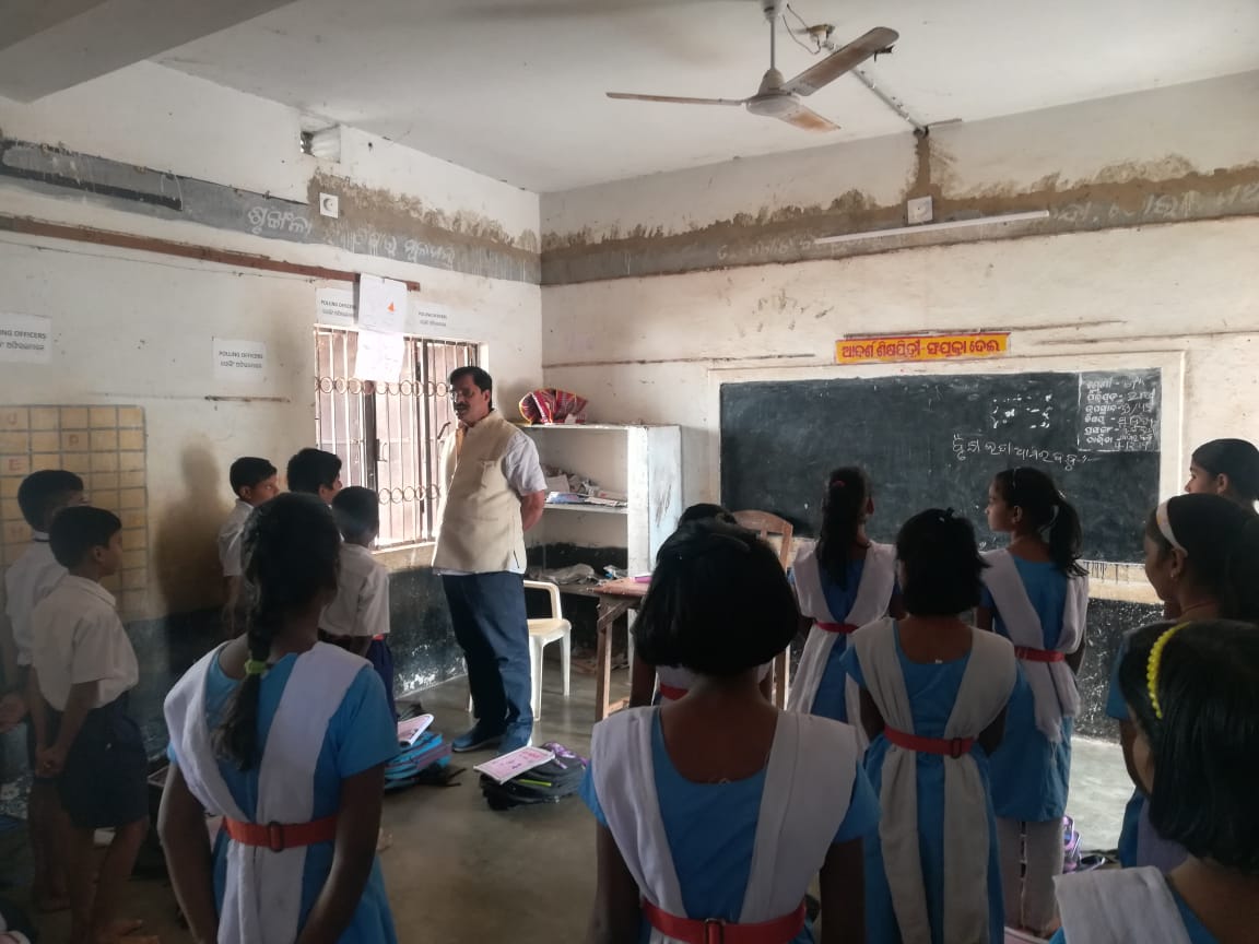 Odisha School and Mass Education Minister Makes Surprise Visit To Schools In Jatni