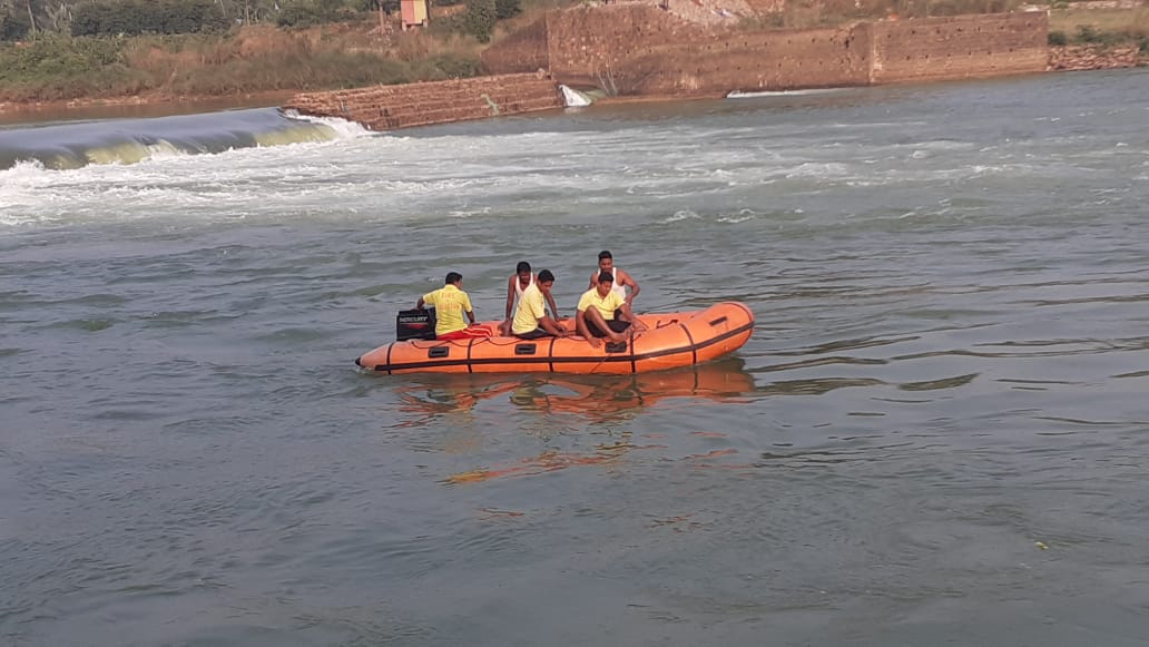 students drowning in Mahanadi