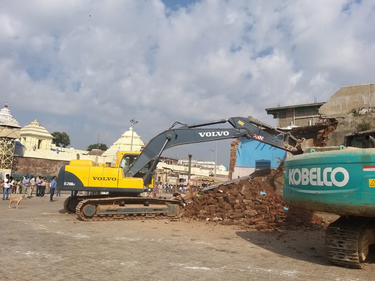 Eviction Drive Continues In Puri, Commercial Units In Emaar Mutt Demolished