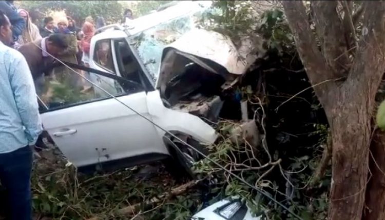 Three of a family, driver killed after car rams roadside tree in Odisha