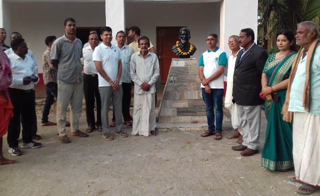 5T Secy VK Pandian Visits Utkalmani Gopabandhu’s Birth Place