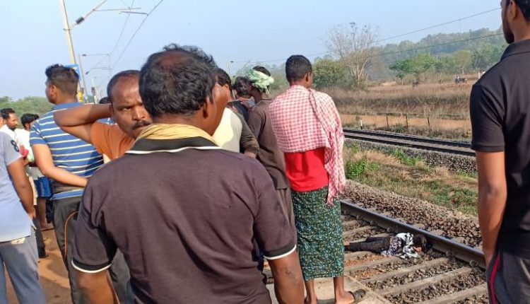 dead body recovered from railway track