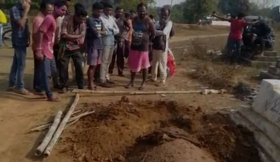Miscreants dig out buried dead body of minor girl in Nabarangpur of Odisha