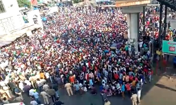 Migrant workers gathered near Bandra Railway Station during lock down