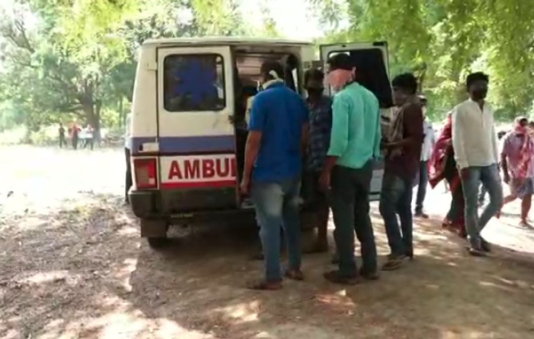 Ambulance carrying body of a migrant worker stopped from entering Odisha