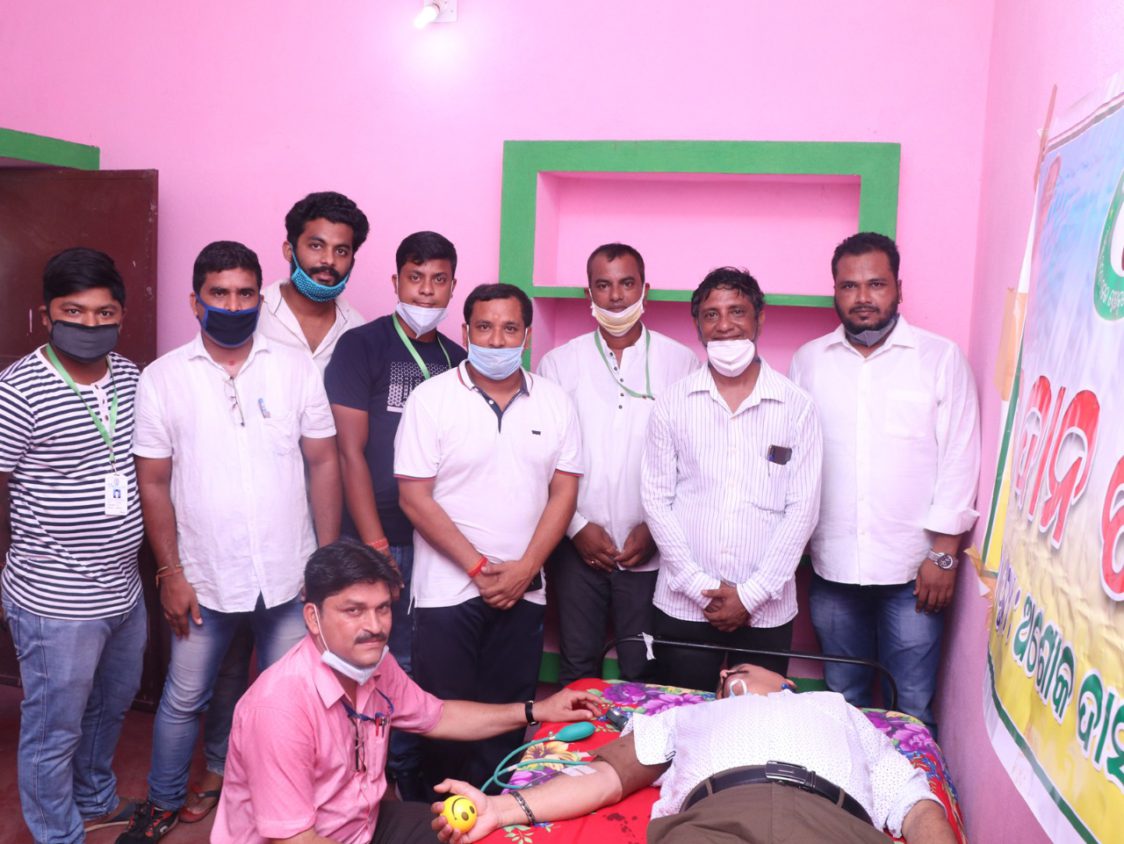 Jajpur District Collector donates blood on his birthday, wins hearts
