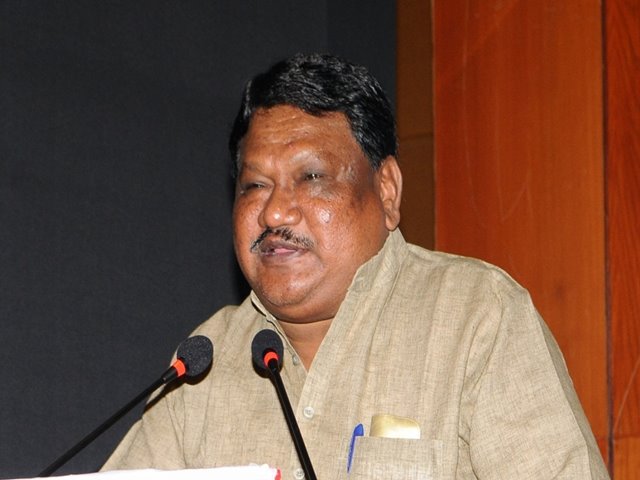 Sundergarh MP Jual Oram urges Railway Minister to operate trains in Western Odisha
