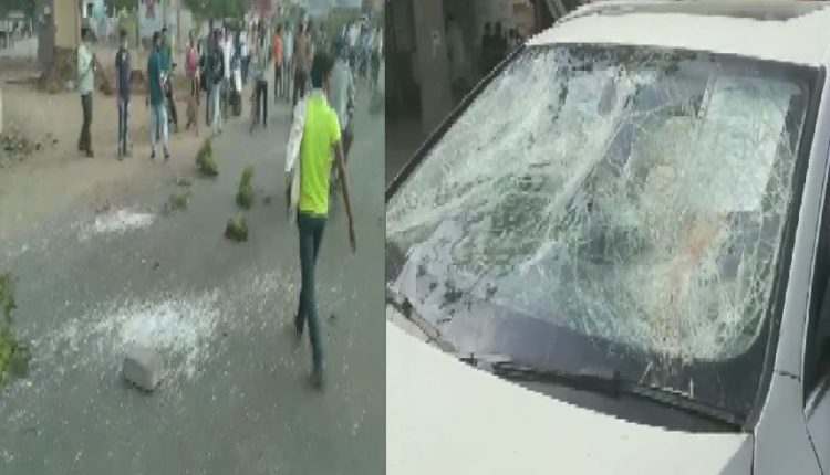 Migrant workers ransack vehicles in Gujarat