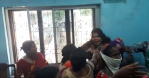 Women SHG fight with Municipality officers in Anandapur
