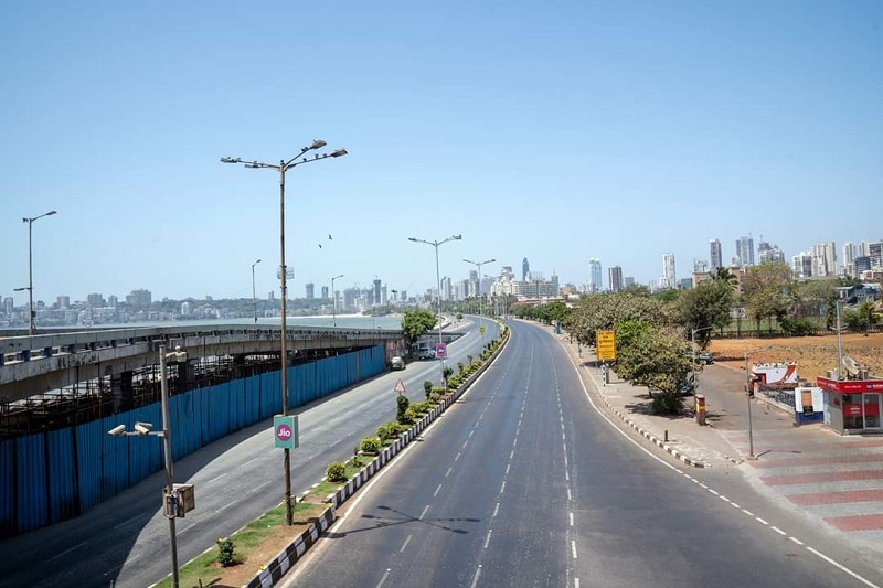 Mumbai: The Marine Lines flyover bears a deserted look during complete lockdown imposed in 560 districts in 32 states and union territories across the country as precautionary measures to contain the spread of the coronavirus, in Mumbai on March 24, 2020. (Photo: IANS)