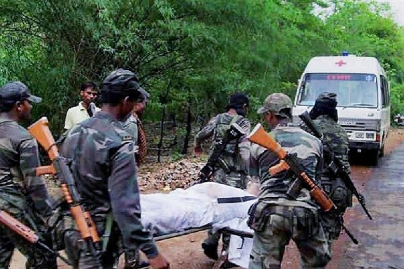 Kohkatoli: Security personnel carry the body of a CRPF personal who was killed in an encounter between security forces and Maoists, in Keshkutul area of Chhattisgarh's Bijapur, on June 28, 2019. ITBP on Friday destroyed a Maoist camp after a gun battle in Chhattisgarh