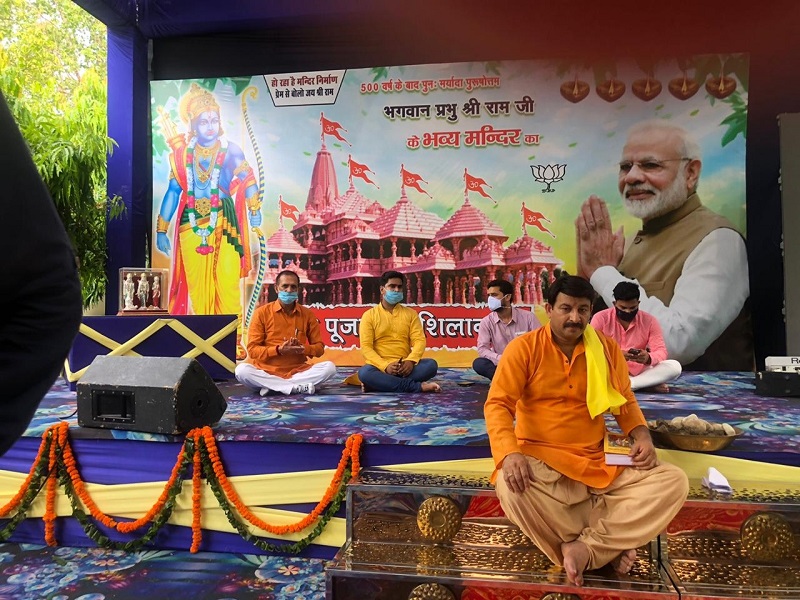 New Delhi: Former Delhi BJP President and party MP from North East Delhi Manoj Tiwari offered prayers to Lord Ram and sang self-composed hymns along with other dignitaries as they witnessed the live telecast of the Bhumi Pujan ceremony of Ram Temple in Ayodhya performed by Prime Minister Narendra Modi by installing LED screens at his residence in New Delhi on Aug 5, 2020. (Photo: IANS)