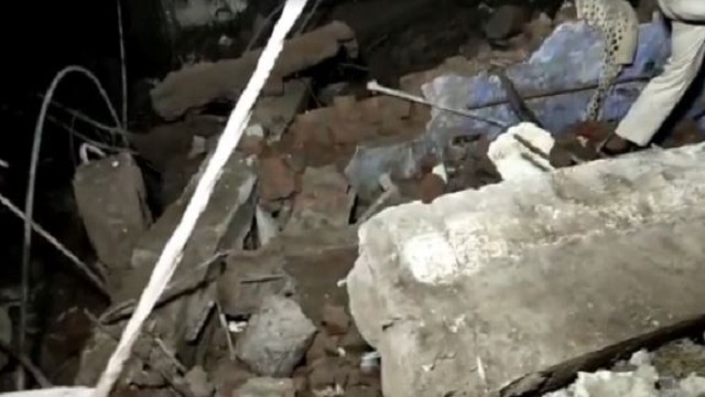 10 killed in building collapse in Thane