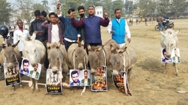 'Donkey march' in Patna against 'Tandav'