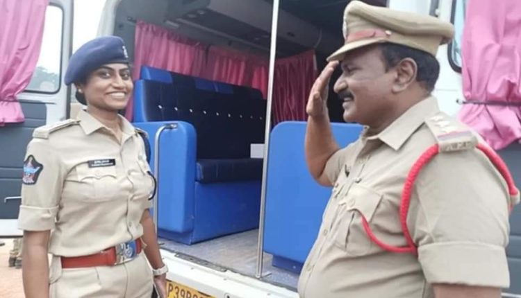 Inspector dad salutes DSP daughter