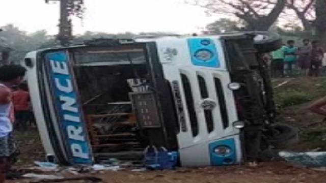 bus overturned in odisha
