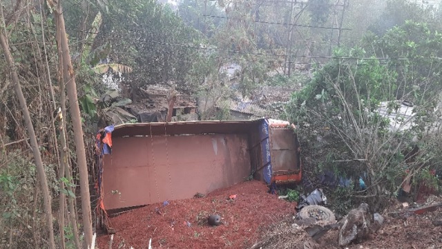 truck overturned bhubaneswar odisha