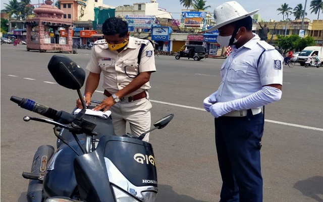 traffic fined rs 2000 for mask puri