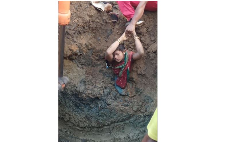 2 labourers die buried under debris ganjam