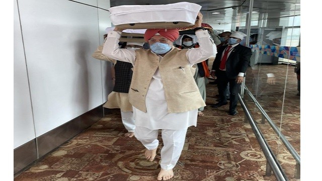 hardeep singh puri carries guru granth sahib